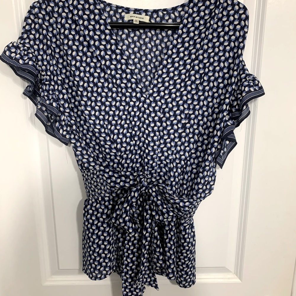 NWOT Max Studio Flutter Sleeve Floral Print Fitted Blouse With Front Bow, Size M